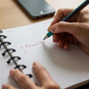 Definindo metas diárias para manter o foco e a produtividade. 