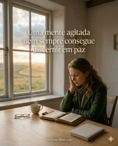 mulher refletindo com bíblia e caderno sobre confusão emocional e discernimento espiritual